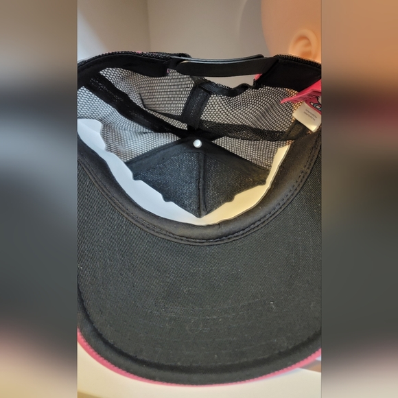 BNWOT Hello Kitty Adjustable Hat - Picture 6 of 6